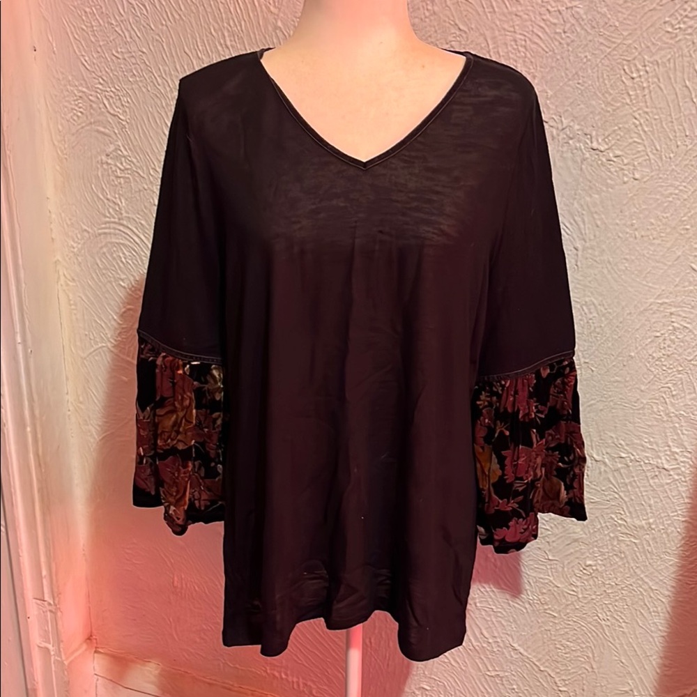 Black and Red Embellished 3/4 Sleeve Tunic